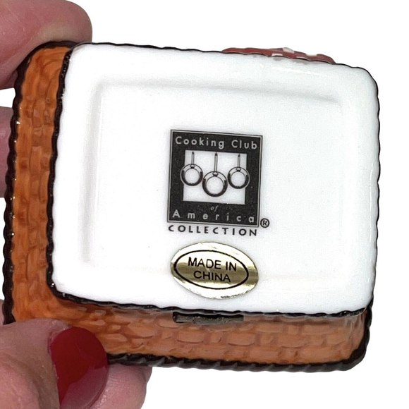 Cooking Club Of America Porcelain Picnic Basket Trinket Box with Cupcake & COA - Picture 11 of 15